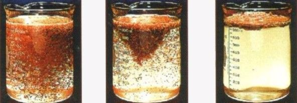 Взвесь в стакане воды. Сульфат железа (III) коагулянт. Коагулянт для железа в воде. Сульфат железа коагулянт. Коагуляция и флокуляция.