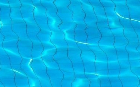 Хлорировать ли воду в бассейне?
